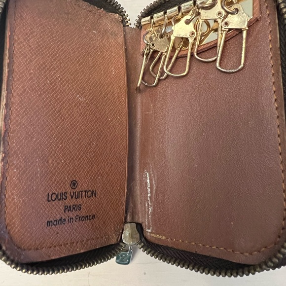 Louis Vuitton Coin Purse - Picture 3 of 6